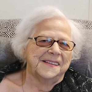 Anne-Marie Desmarais (née Aubé)